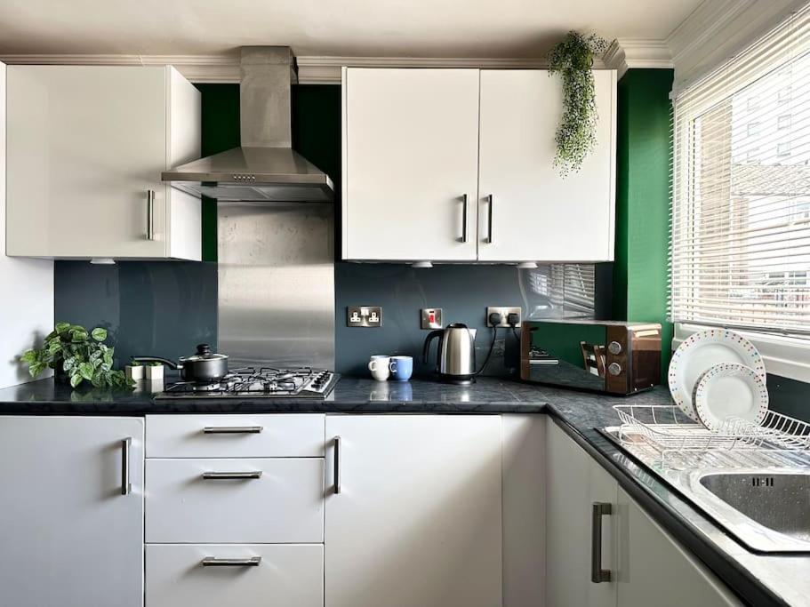 6 Guests House Old Trafford,Media City,City Centre, Free Parking Manchester Bagian luar foto